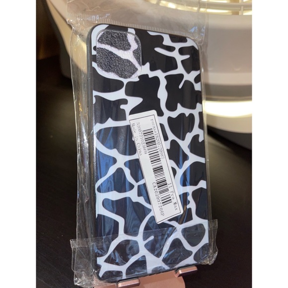 Black & White Cow Print iPhone 11 Pro Max Case 🐮 - Picture 12 of 17